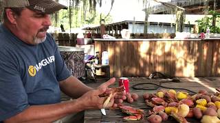 How to Eat Boiled Crabs