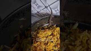 Lizard in her food 🥑 || Man eating lizard 🦎 very badly...#lizard #food #shorts