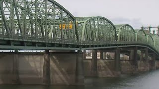 Brown renews push for new Columbia River Crossing