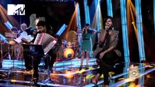 Nenjukulle   from  Mani Ratnam's Kadal  performed by  A R Rahman !!!