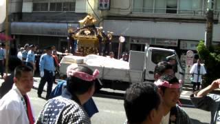 SANY0217_2012/9/9_駒込天祖神社例大祭_神輿が運ばれてきました