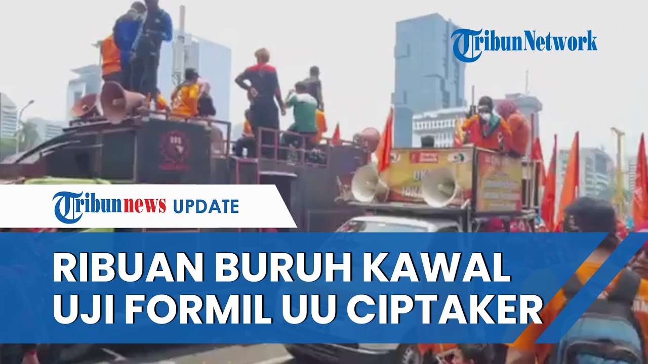 Kawal Putusan Uji Formil UU Cipta Kerja Di MK, Ribuan Buruh Banjiri ...