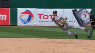 CWS@OAK: Lawrie makes a barehanded stop, nabs Burns