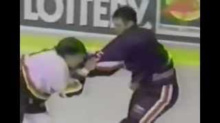 Hockeyfighters.cz  Paul Laus vs Brett Lindros.wmv