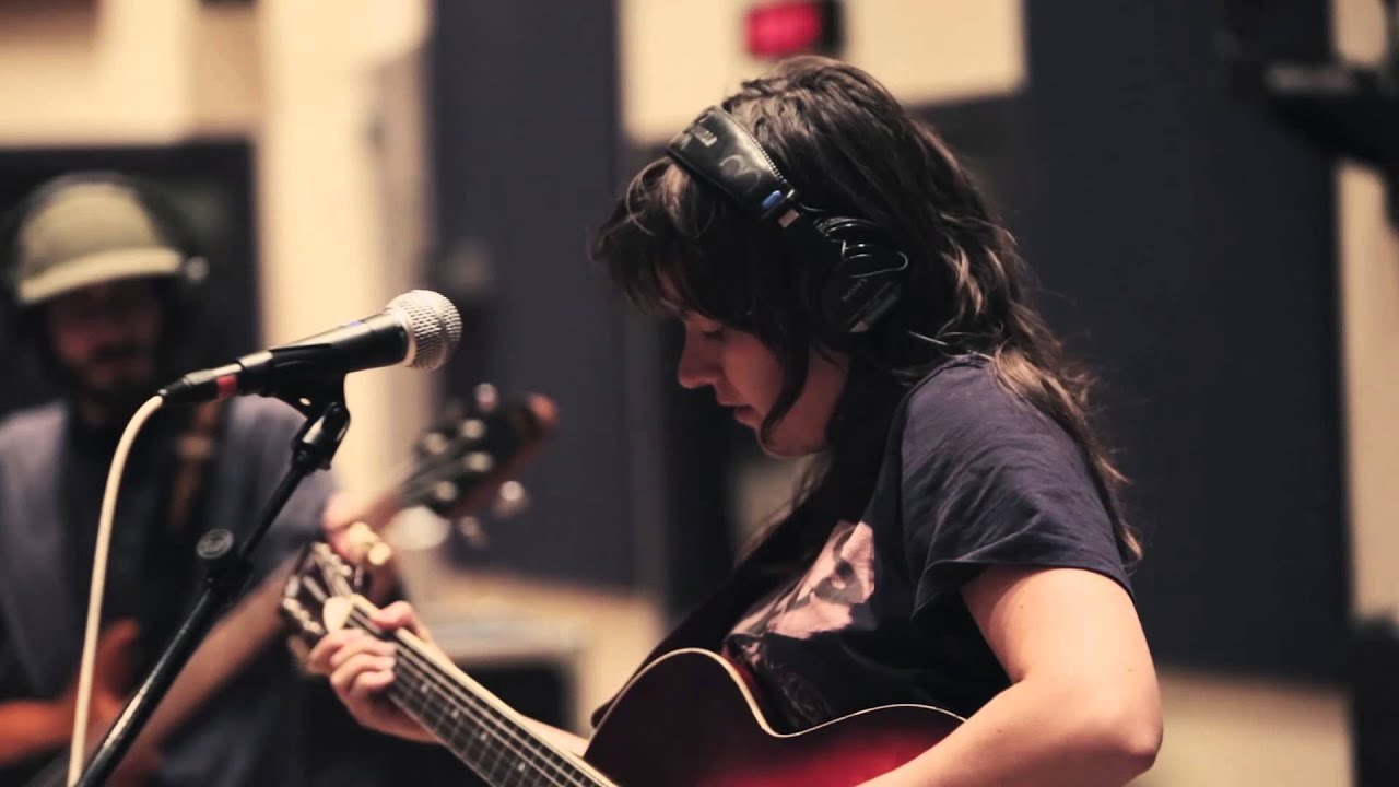 Courtney Barnett - Avant Gardener (Live On World Cafe) - YouTube