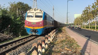 [04/03/2021] D19E-950 kéo tàu SE7 / Passenger train SE7 in Ho Chi Minh City