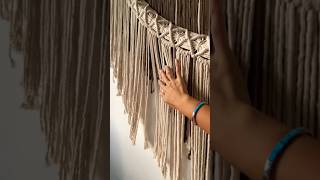 Cuerdas, una rama, manos a la obra y ualá ! Hermosísimo tapiz #macrame #diy #handmade