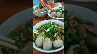 BAKSO ATAU MIE AYAM BAKSO ❗#makicip #makan #bakso #baksourat #baksopedas #baksoenak #mie #mieayam