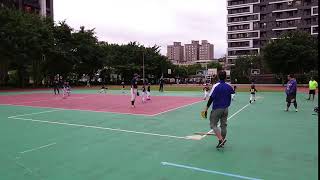 20171126小巫師幼兒棒球隊一壘手恩麒自踩壘包