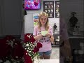 Taylor Swift surprises teenage ice cream shop owner in Pennsylvania with flowers