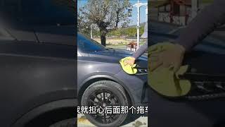 在附近的 停车场擦擦车 #拖挂房车 #房车 #房车旅行