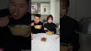 到底谁是亲生的！ #搞笑吃播 #food #吃播  #搞笑 #吃货 #funny  #吃 #吃貨 #mukbang  #吃飯