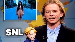 Hollywood Minute with David Spade's Puppet - Saturday Night Live