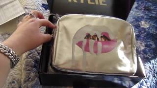 Kylie Cosmetics Holiday Bundle - Unboxing