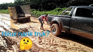 Hilux narik truk  !!! sanggup kah ?????