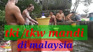 Mandi Bugil Rame Rame