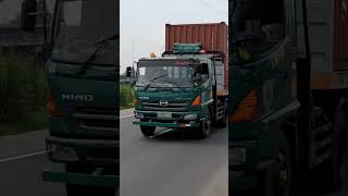 Long Container Truck Carrying Heavy Load Crossing at High Speed ​​on the Road #truck #speed #shorts