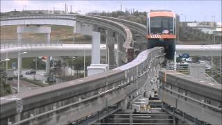 那覇空港駅に到着するゆいレール