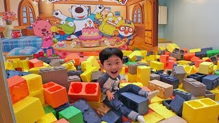 뽀로로 안녕~ 예준이의 뽀로로 파크 키즈카페 어린이 놀이터 공놀이 색깔놀이 Pororo Park Amusement Indoor Playground