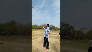 अभी तो मैंने पतंग उड़ाये ही थे कि दो पतंग काट दिये😂🪁#kiteflying #kite #patang #patangbazi