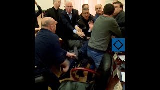 კითხვა, რომლის გამოც დეპუტატებმა ერთმანეთი სცემეს