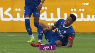 لحظة اصابة سالم الدوسري القوية امام الاتفاق ( الهلال و الاتفاق ) دوري روشن السعودي للمحترفين 24/25