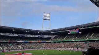 Werder Bremen vs Köln - Das einlaufen
