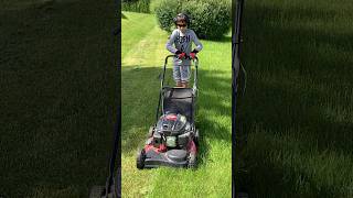 Cutting the grass with the MTD yard machine, self propelled mower with a 173cc OHW with a choke 2019