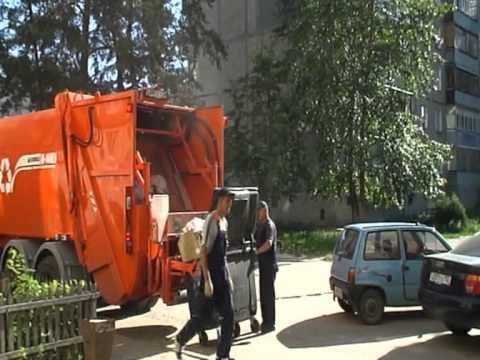 Видео про мусоровоз. Мусоровозы в Норвегии. Мусоровоз оранжевый высыпает в землю. Снятие плиты захвата мусоровозаkbr p20k.