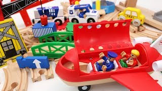 100pcs Train Track Building Toys with Airplane, Ambulance, Police Car