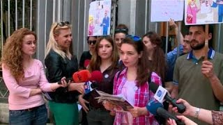 A1 Report - Studentet e UT 'kyçin' Ministrinë e Arsimit:Jemi ne kafe me biznesmenë