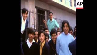 SYND 10-3-72 LONG HAIRED YOUTHS TURNED AWAY FROM SCHOOL IN SANTIAGO