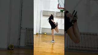 Jianzi, Chinese Traditional Game #badminton #shuttlecock