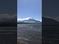 朝の爽やかな湖畔から望む富士山　 fujiyama yamanakalake morning foreigner