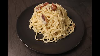 Spaghetti Carbonara. Przepis z oryginalnymi włoskimi składnikami. Jest naprawdę rewelacyjna.