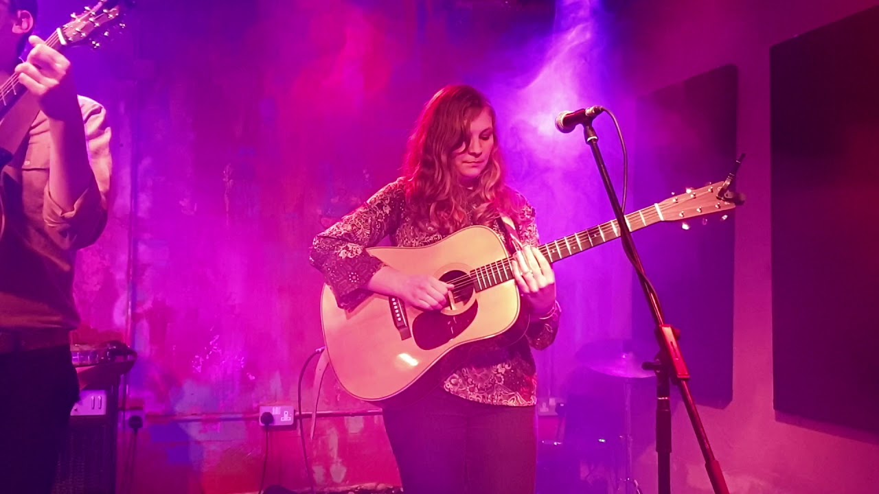 Josh Turner Reina Del Cid And Toni Lindgren Stuck In The Middle With