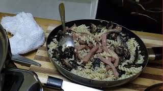 便宜又好吃的午餐肉波多贝罗蘑菇意大利面  Cheap and delicious Luncheon meat and Portobello mushroom pasta