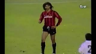 Real Madrid vs AC Milan 1989 Semi final look at this offside