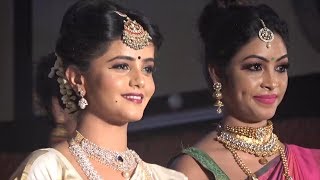 Mayuri Kyatari Jewellery Ramp Walk with models |  Latest Bridal Gold Jewelry Designs  #Jewellery