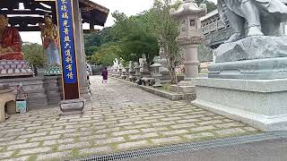 佛頂山朝聖寺于苗栗縣三義道場（成立於民國91年）三義道場創建於民國九十一年，屬新興佛教勝地，乃上地下清法師創建，位於苗栗縣三義鄉雙潭村雙連潭108號，毗鄰森林雕刻公園|上地下清法師於書畫、藝術略有鑽研