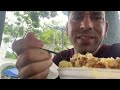 gringo canadense provando comida de rua street food in brazil rio de janeiro