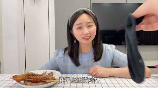 盲猜美食大作战！用鼻子闻到什么就吃什么，这袜子是谁的？