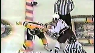 Hockeyfighters.cz  Colton Orr vs Dennis Bonvie AHL Round 2.wmv