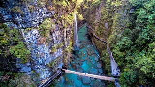 湖北恩施大峽谷雲龍地縫-由聳入雲霄的七星寨和深入谷底延伸達3.6千米的地縫組成2019 Yunlong ground seam:5-star spot of Enshi Grand Canyon