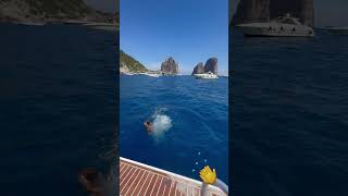 Ludovica fa un grande tuffo dalla barca 🧡 #funnyvideo #boat #perte #funny #sea #capri