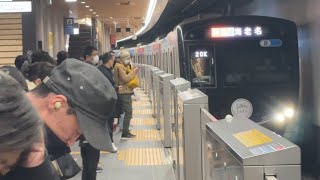 「まさかのSDGSトレインが来た！」東急3020系3122F編成(元住吉検車区所属)が相鉄線急行海老名行きとして相鉄東急新横浜駅1番線に到着するシーン！【20K】