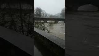 El río Asón, a su paso por Ampuero, desbordado por las intensas lluvias