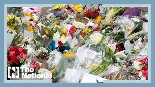 Mourners gather outside Buckingham Palace