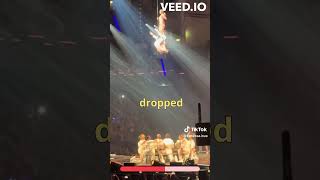 German pop star Helene Fischer cuts her face open in on stage trapeze accident #shorts