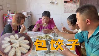 大姐和婆婆管理菜园，忙完回来包饺子吃，皮薄馅足好诱人【乡村大姐】